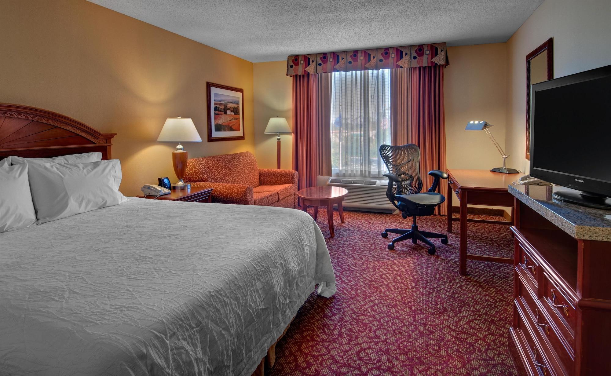 Hilton Garden Inn Newport News Exteriör bild
