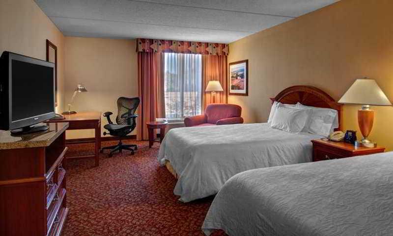 Hilton Garden Inn Newport News Exteriör bild