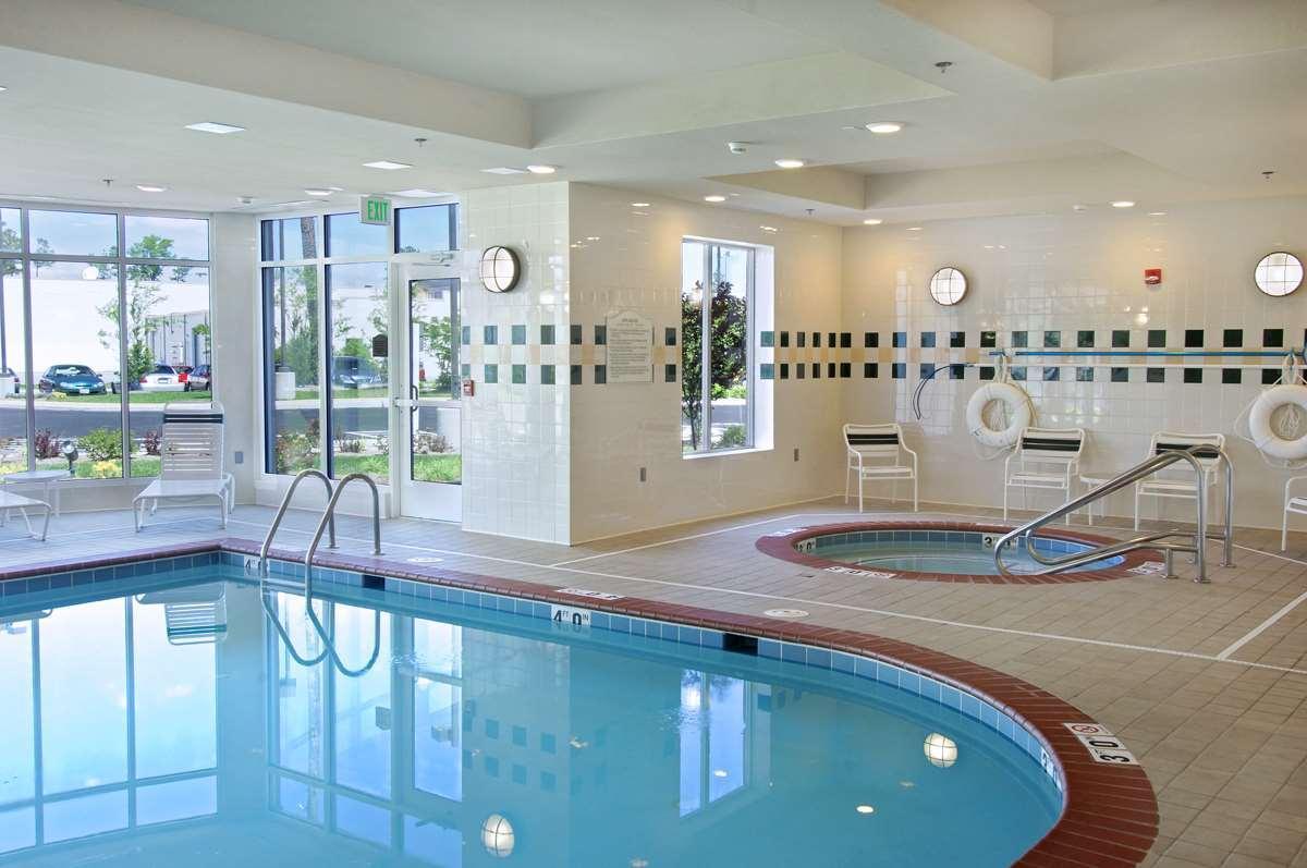 Hilton Garden Inn Newport News Exteriör bild