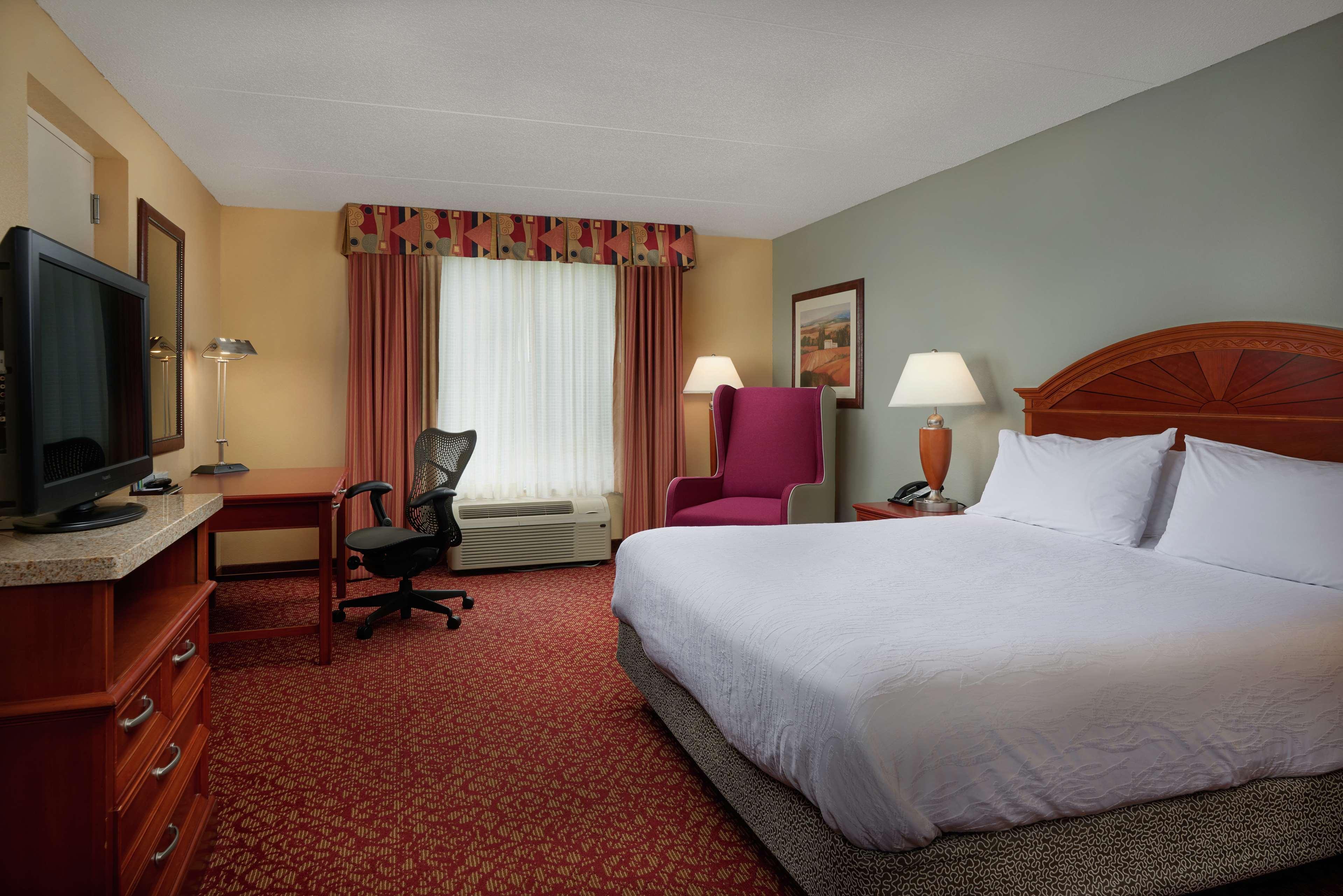 Hilton Garden Inn Newport News Exteriör bild