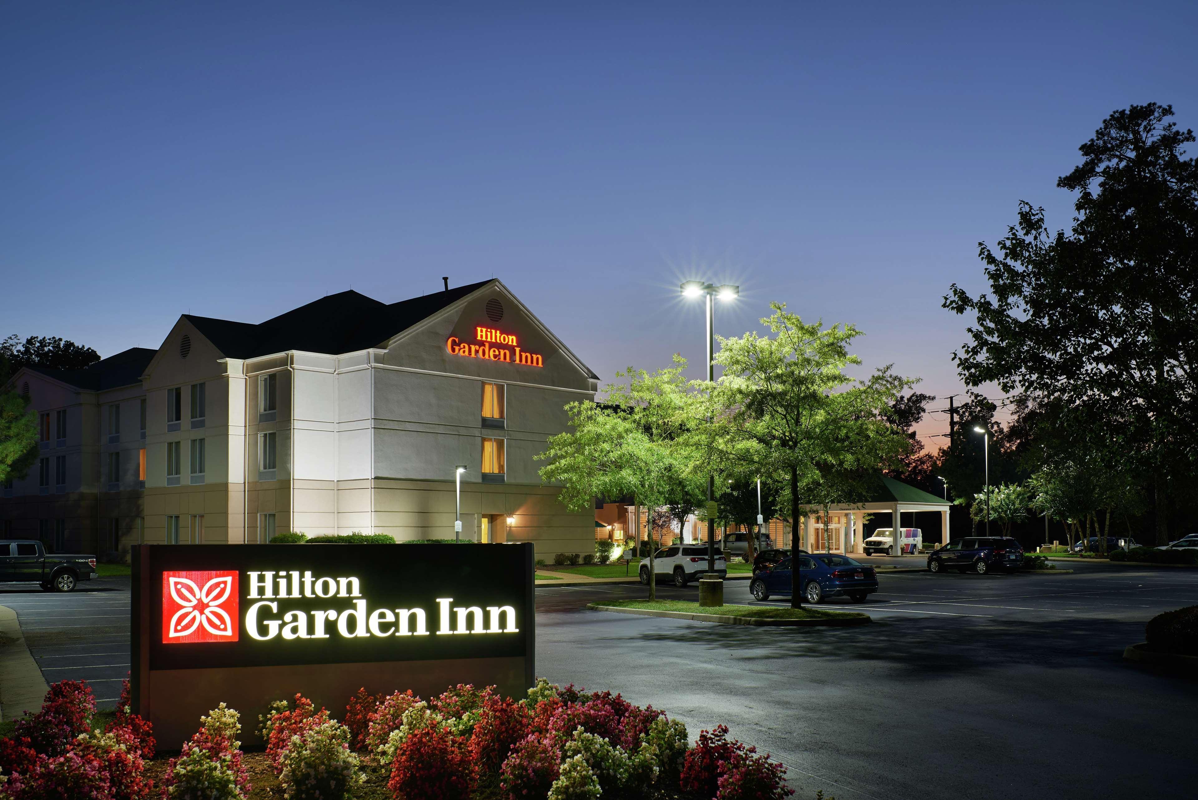 Hilton Garden Inn Newport News Exteriör bild