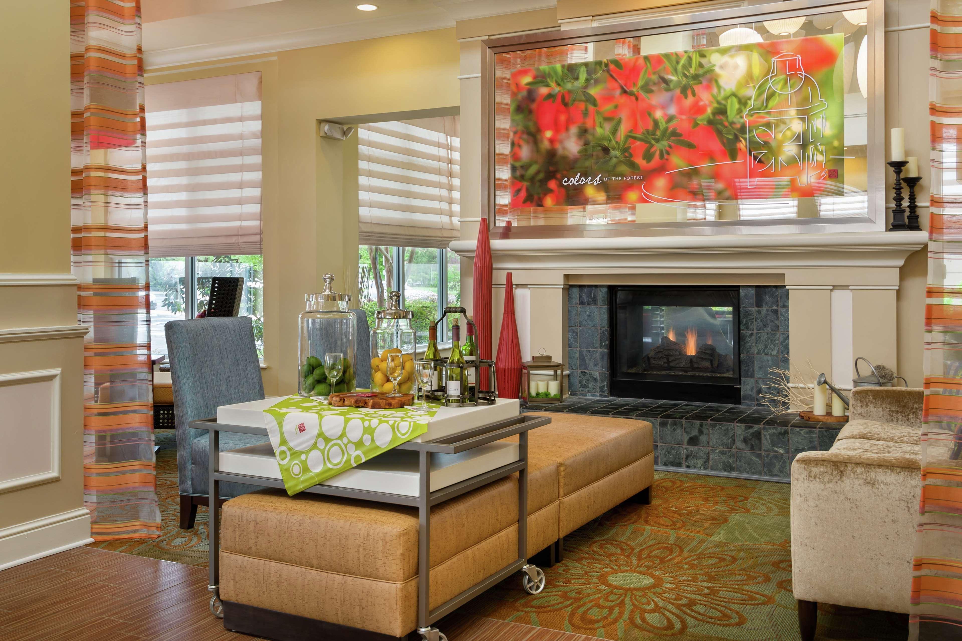 Hilton Garden Inn Newport News Exteriör bild