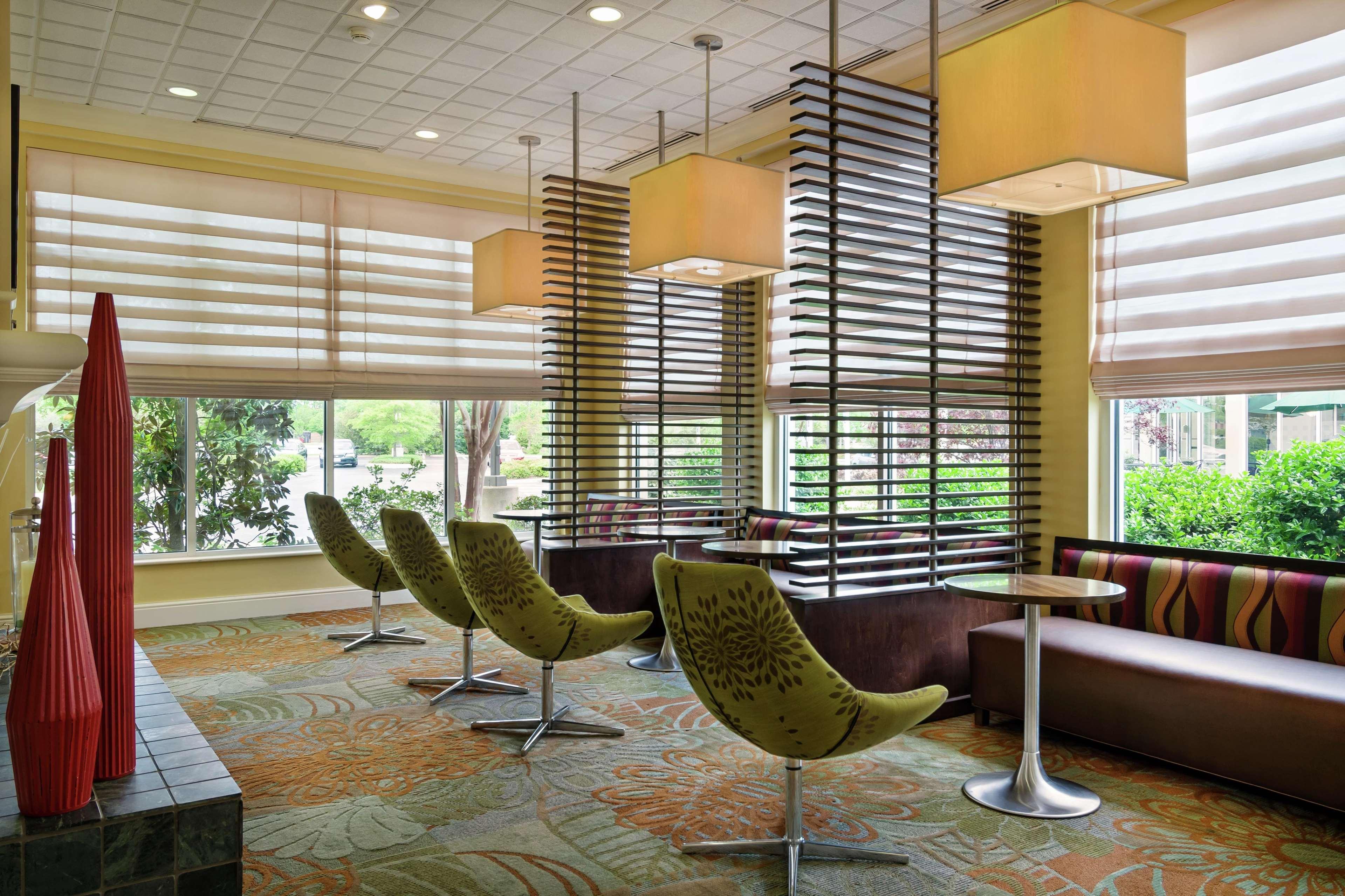 Hilton Garden Inn Newport News Exteriör bild
