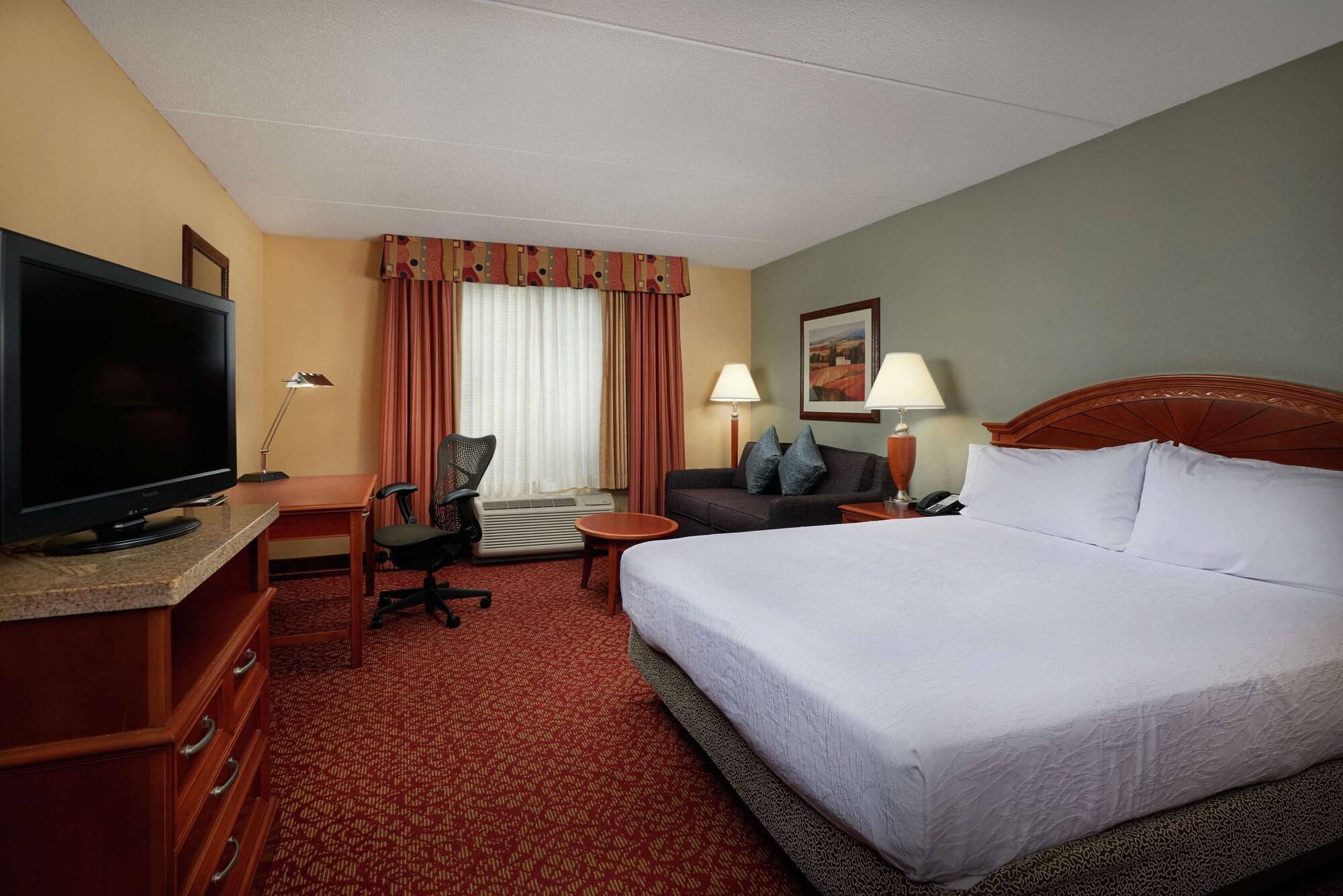 Hilton Garden Inn Newport News Exteriör bild