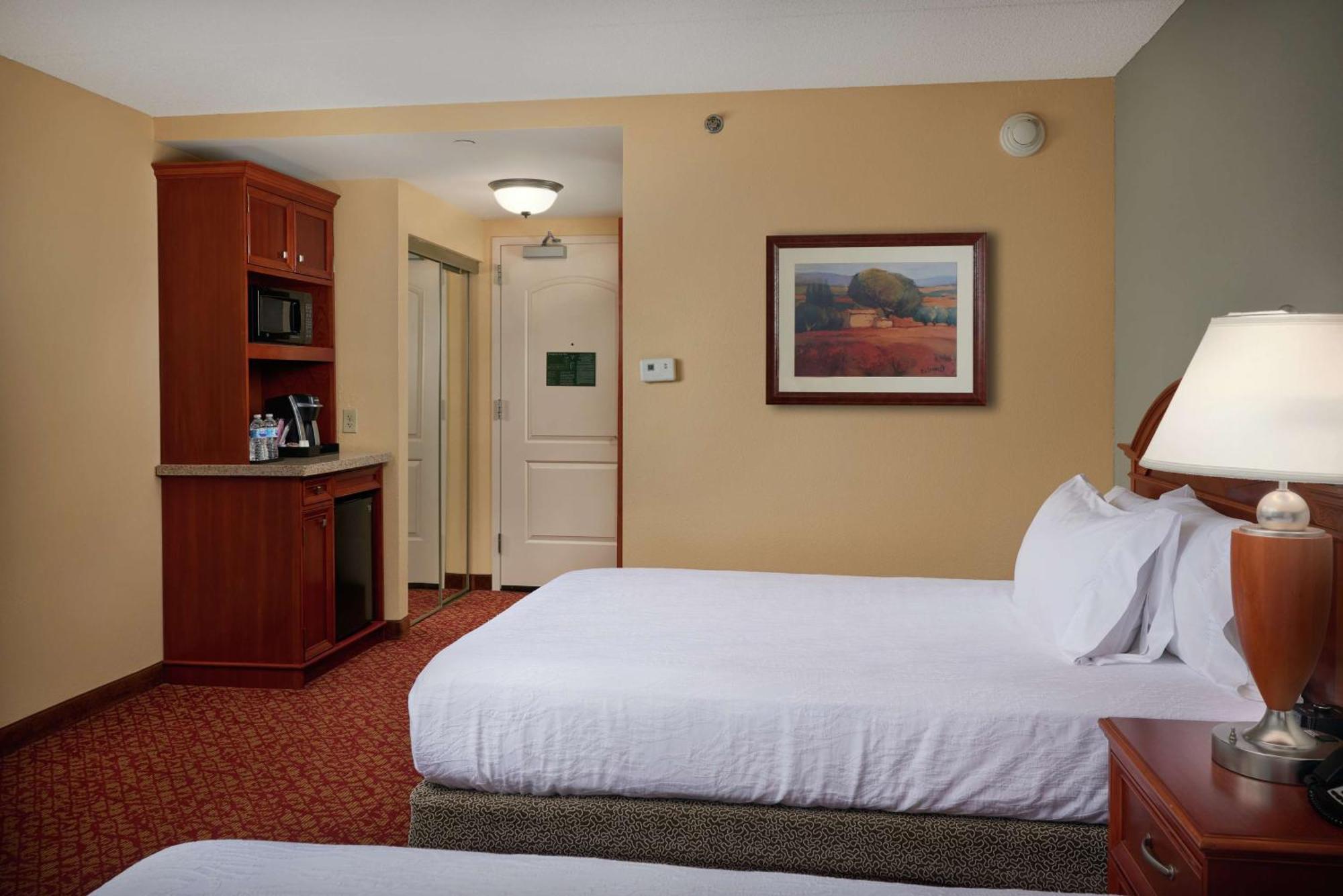 Hilton Garden Inn Newport News Exteriör bild