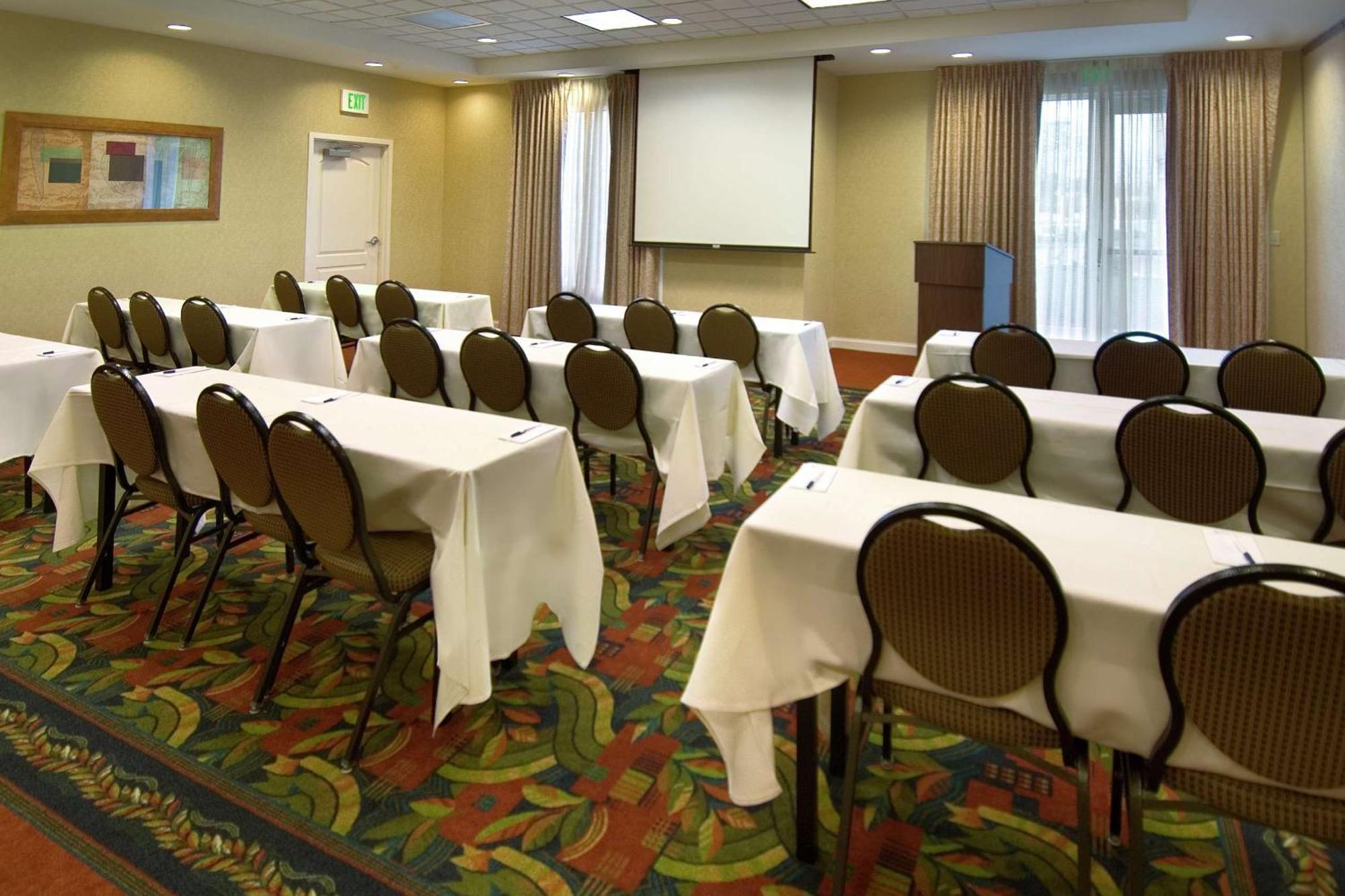 Hilton Garden Inn Newport News Exteriör bild