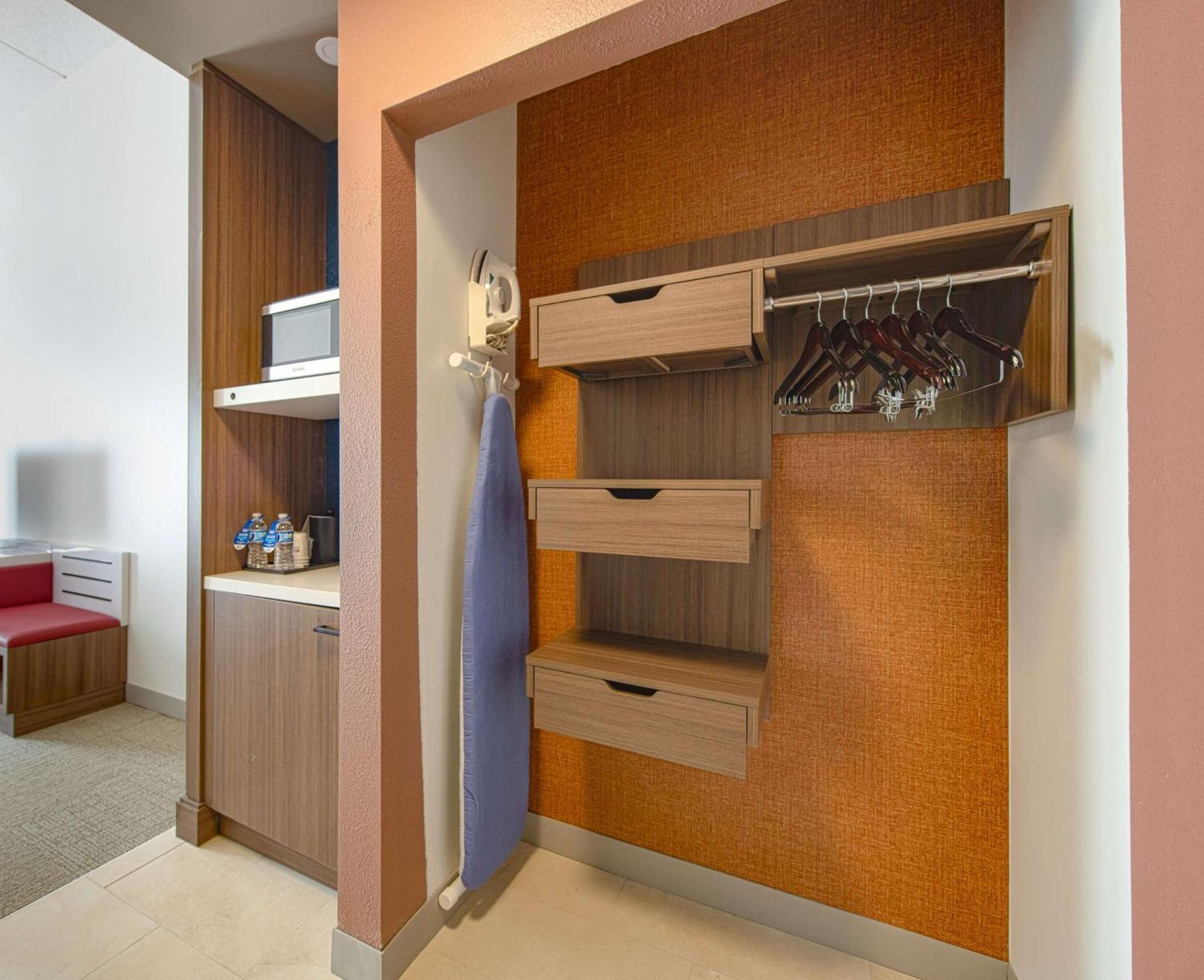 Hilton Garden Inn Newport News Exteriör bild