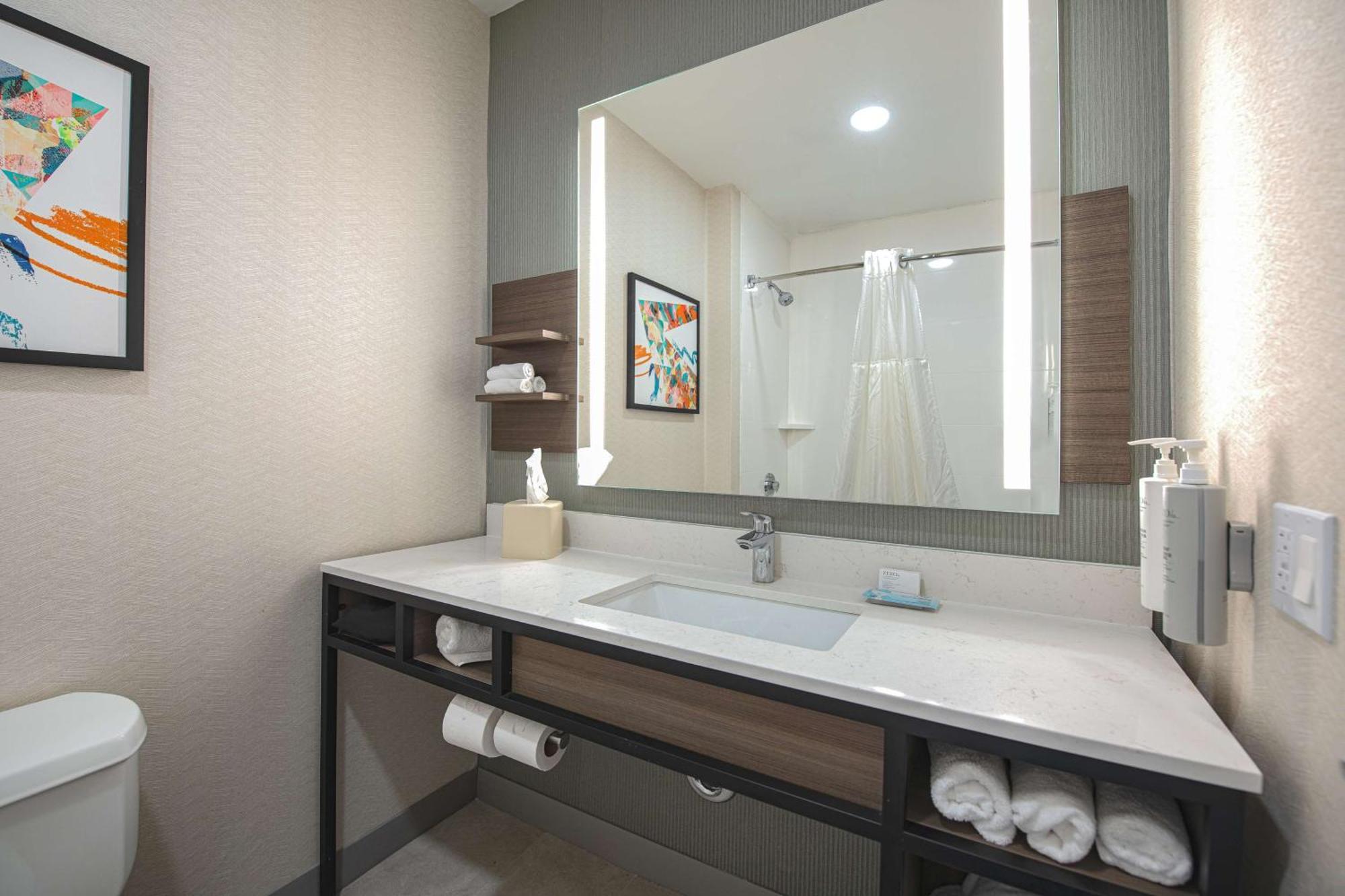 Hilton Garden Inn Newport News Exteriör bild