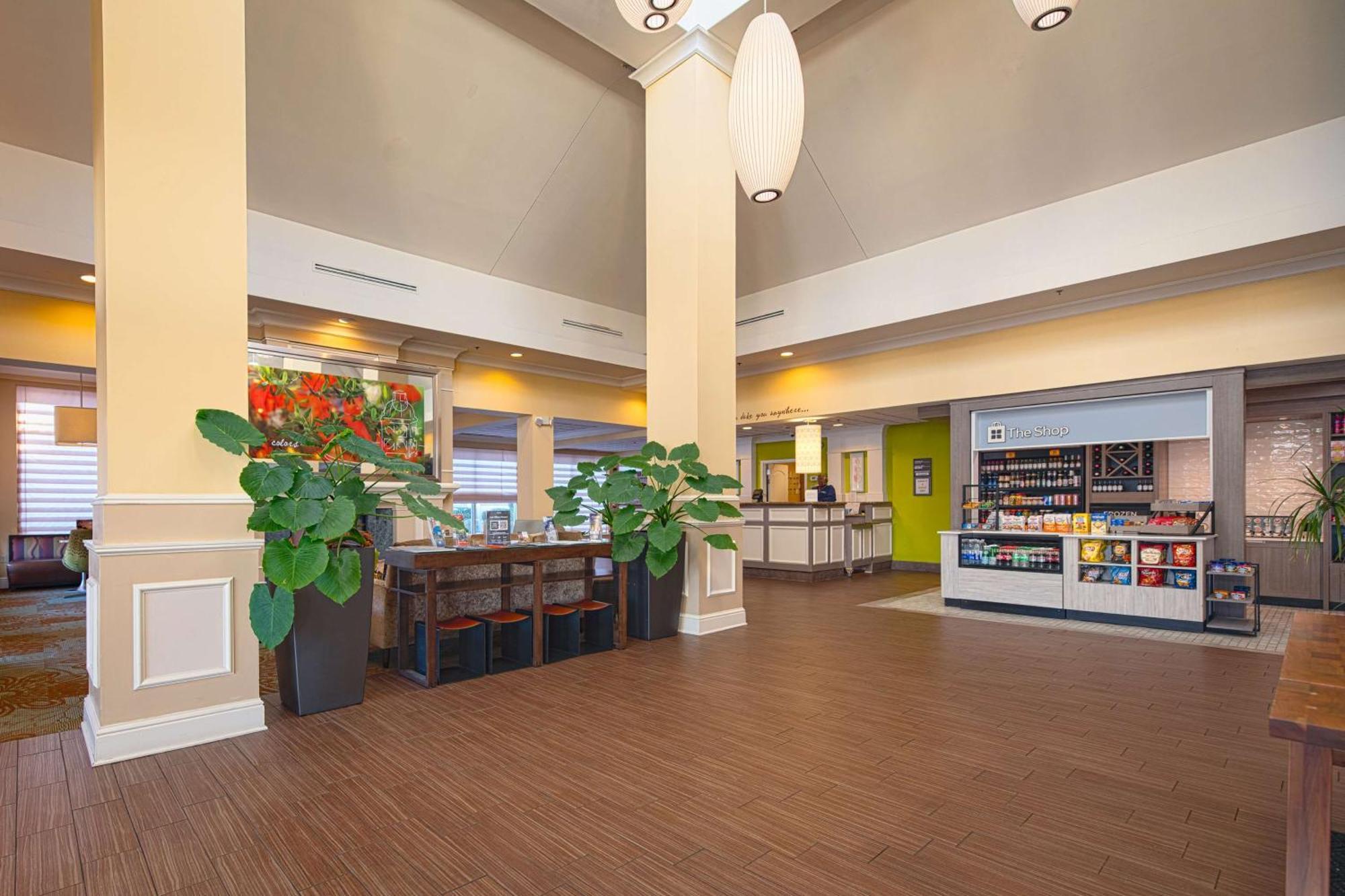 Hilton Garden Inn Newport News Exteriör bild