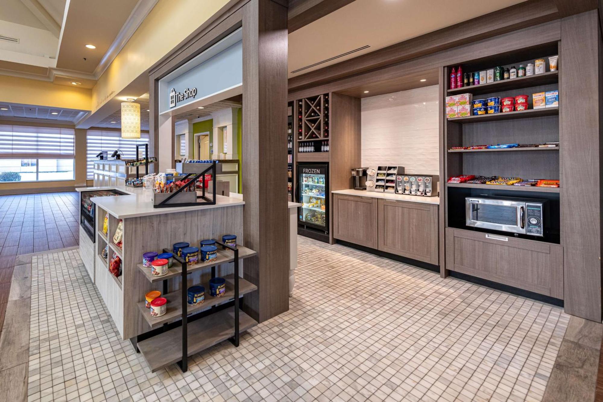 Hilton Garden Inn Newport News Exteriör bild