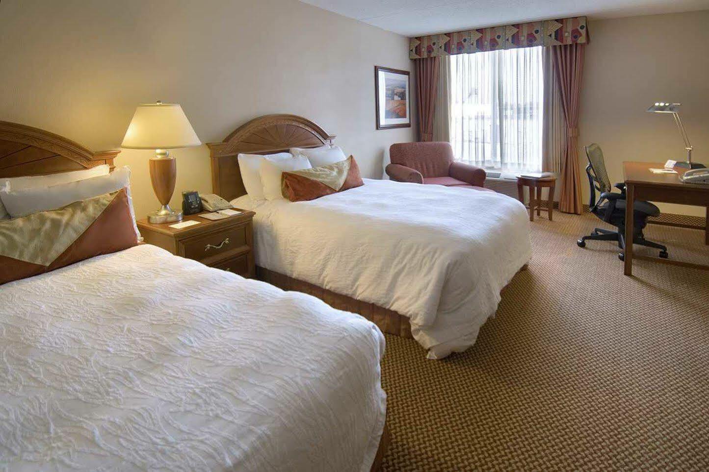 Hilton Garden Inn Newport News Exteriör bild